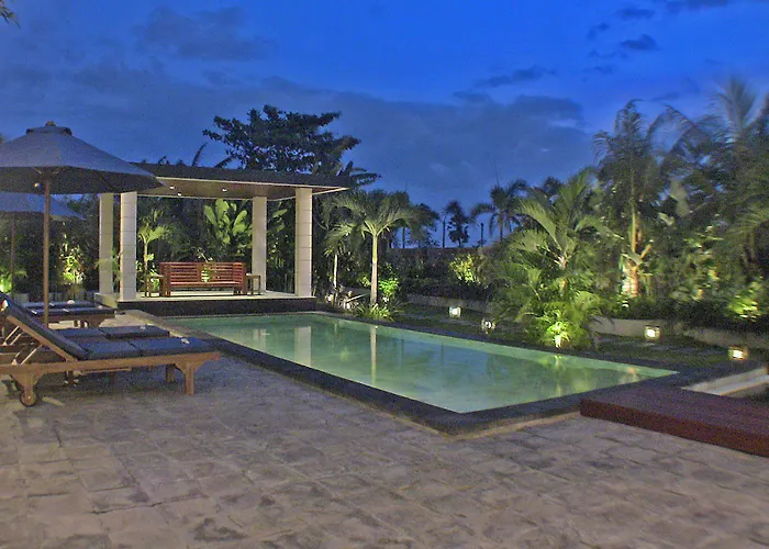 Beachside Hotel *